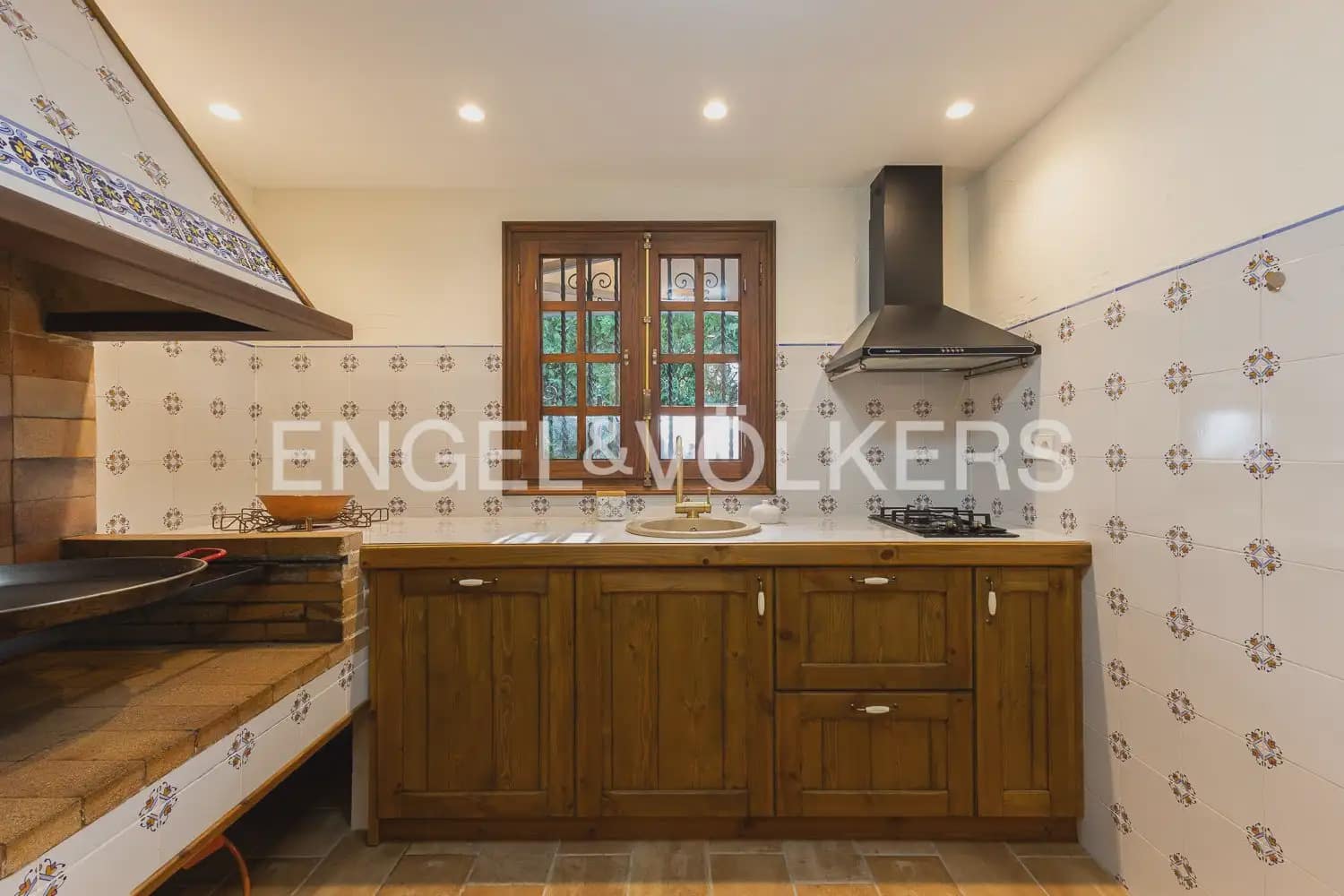 6 bedroom Villa for sale in Serra with pool garage - € 630,000 (Ref: 10156909)