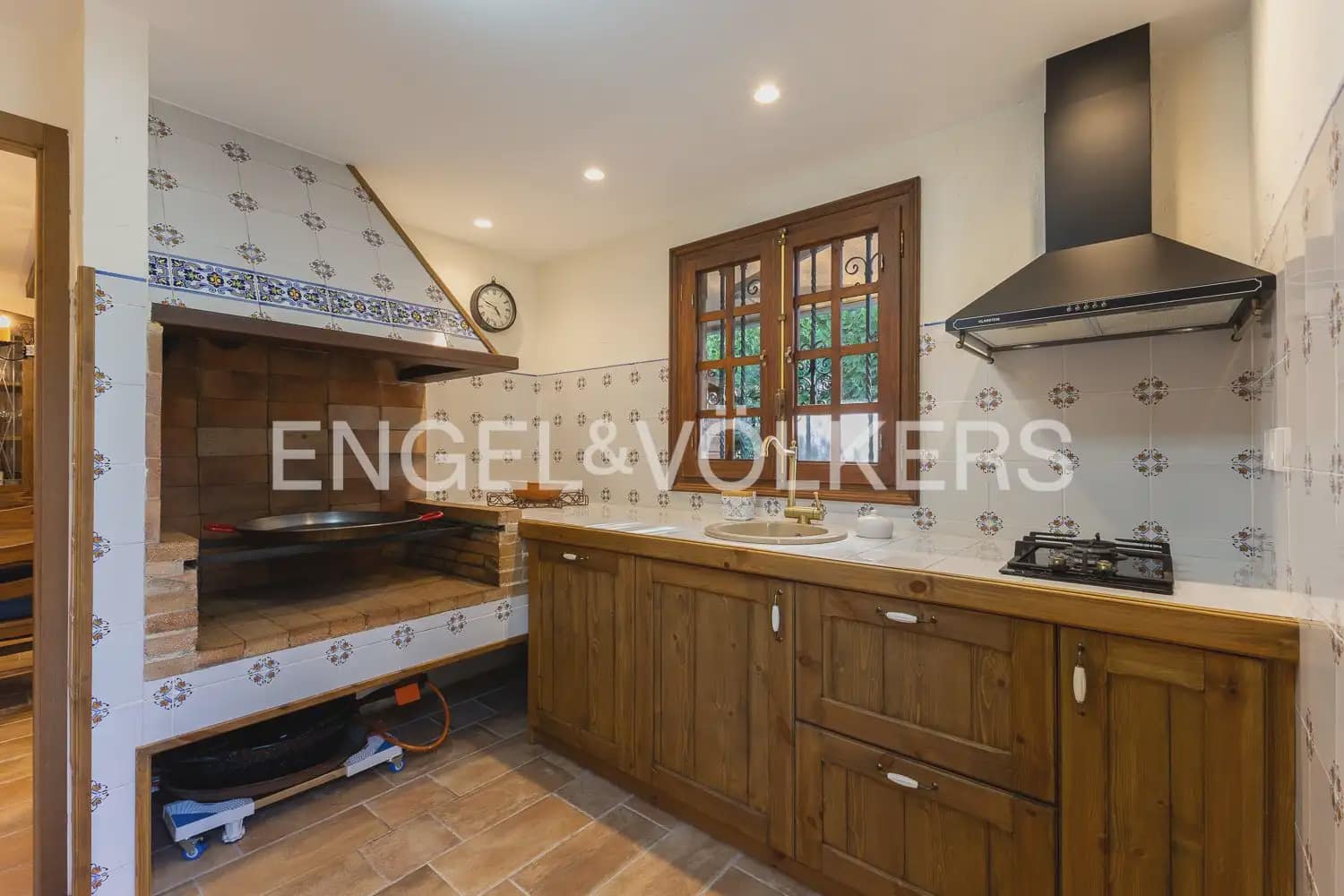 6 bedroom Villa for sale in Serra with pool garage - € 630,000 (Ref: 10156909)