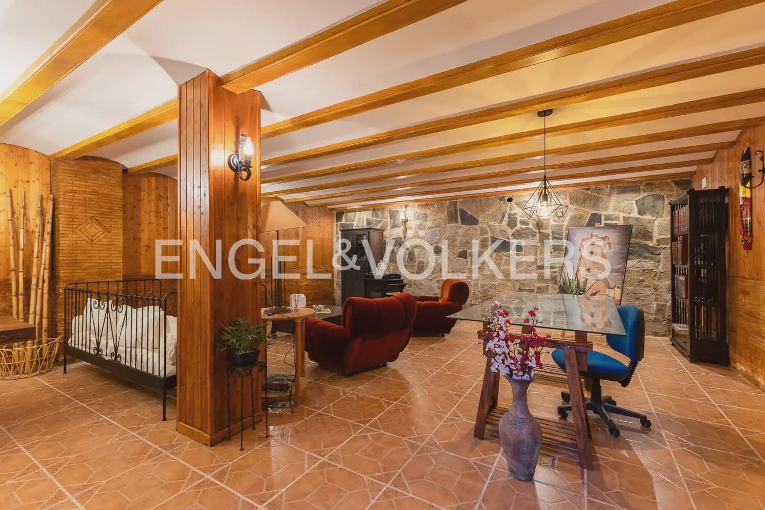 6 bedroom Villa for sale in Serra with pool garage - € 630,000 (Ref: 10156909)