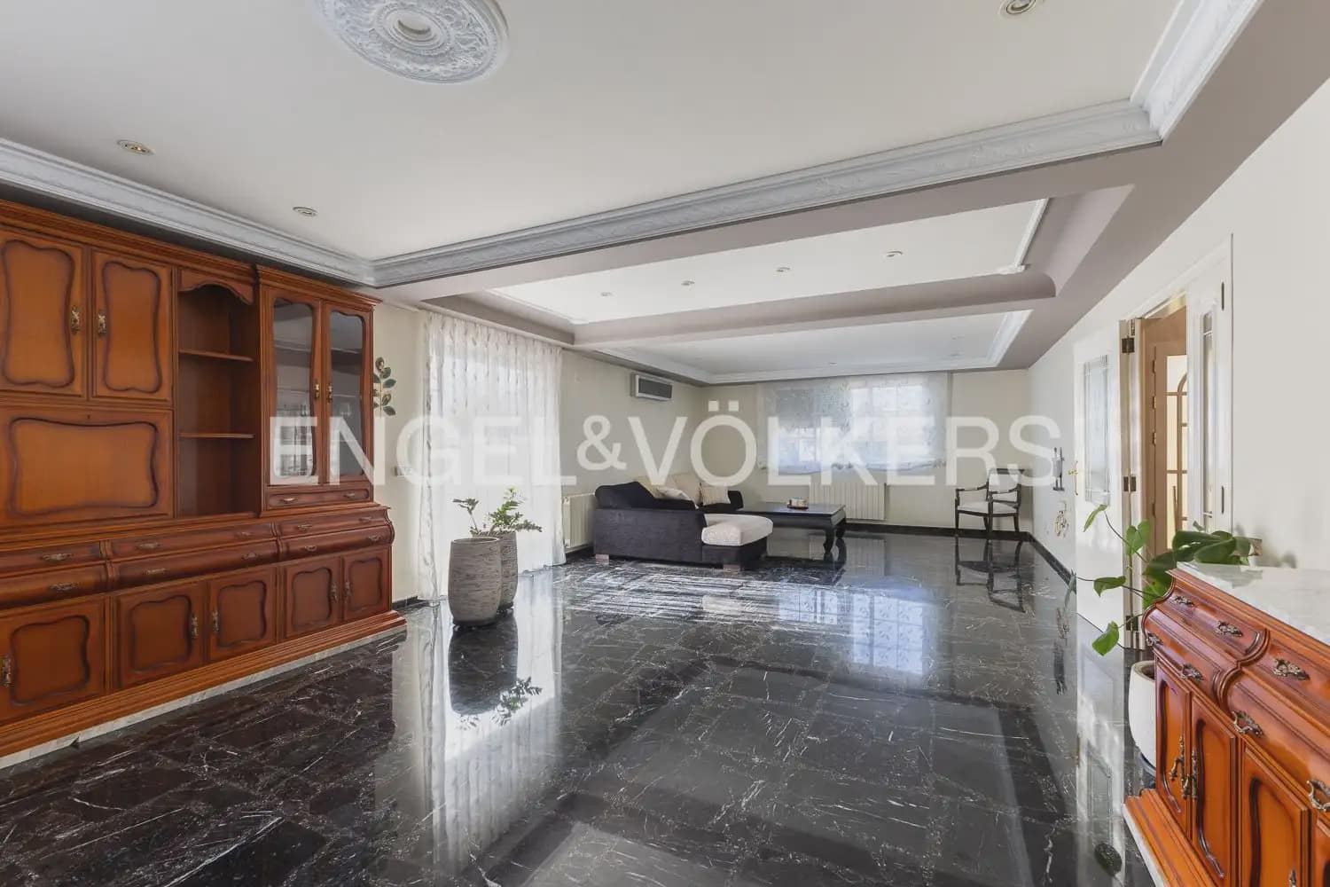 6 bedroom Villa for sale in Serra with pool garage - € 630,000 (Ref: 10156909)