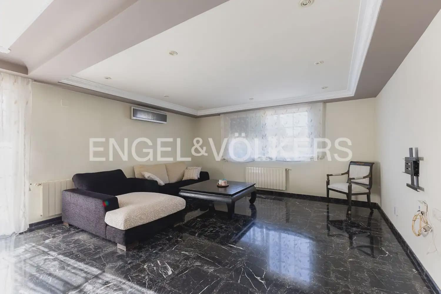 6 bedroom Villa for sale in Serra with pool garage - € 630,000 (Ref: 10156909)