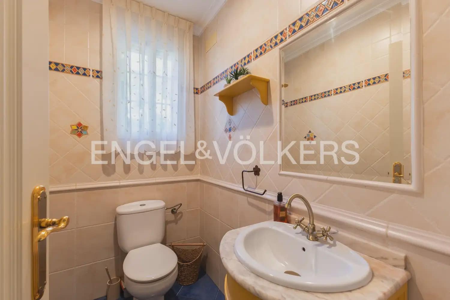 6 bedroom Villa for sale in Serra with pool garage - € 630,000 (Ref: 10156909)
