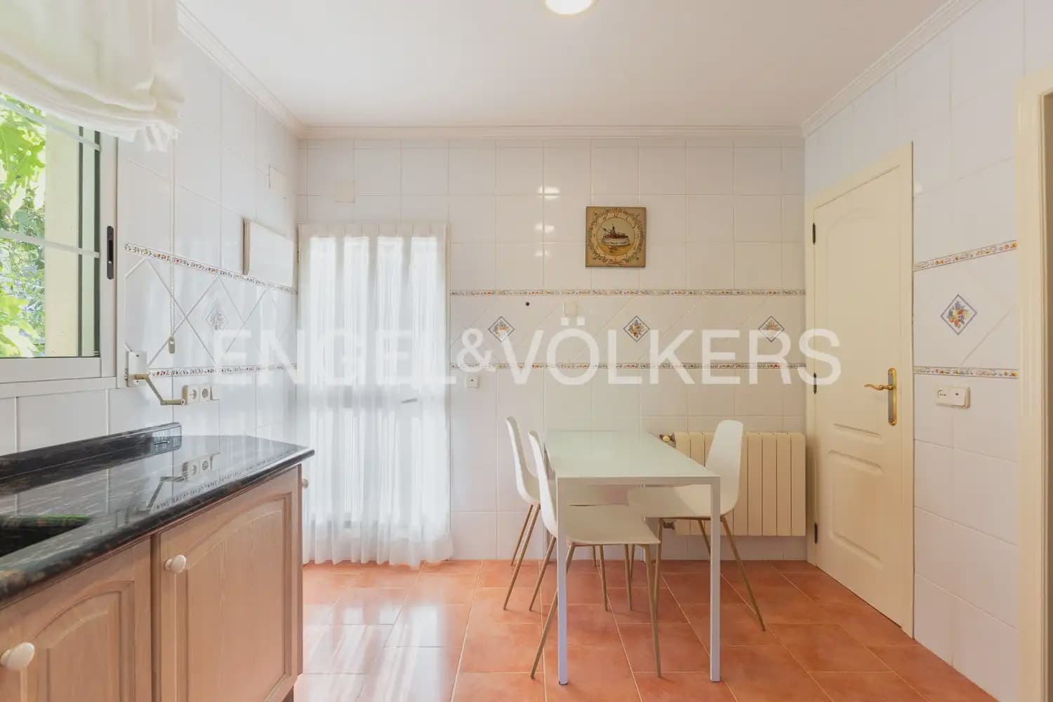 6 bedroom Villa for sale in Serra with pool garage - € 630,000 (Ref: 10156909)