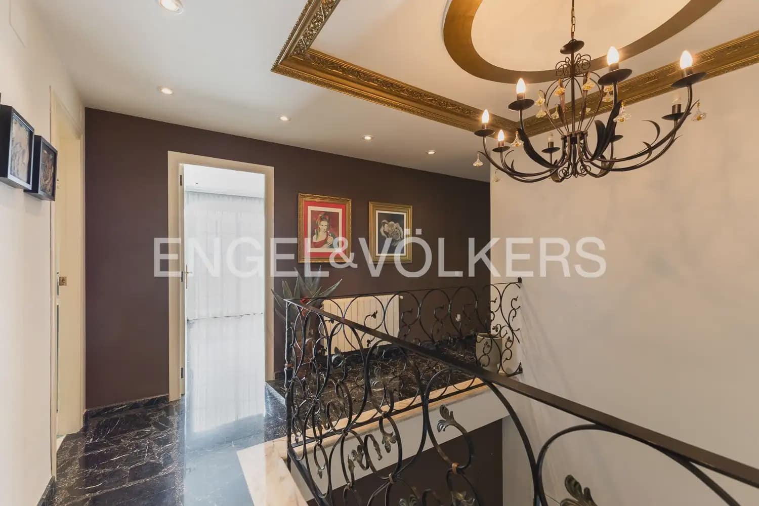 6 bedroom Villa for sale in Serra with pool garage - € 630,000 (Ref: 10156909)
