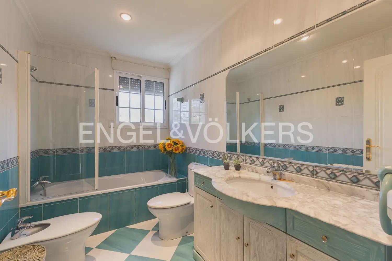 6 bedroom Villa for sale in Serra with pool garage - € 630,000 (Ref: 10156909)