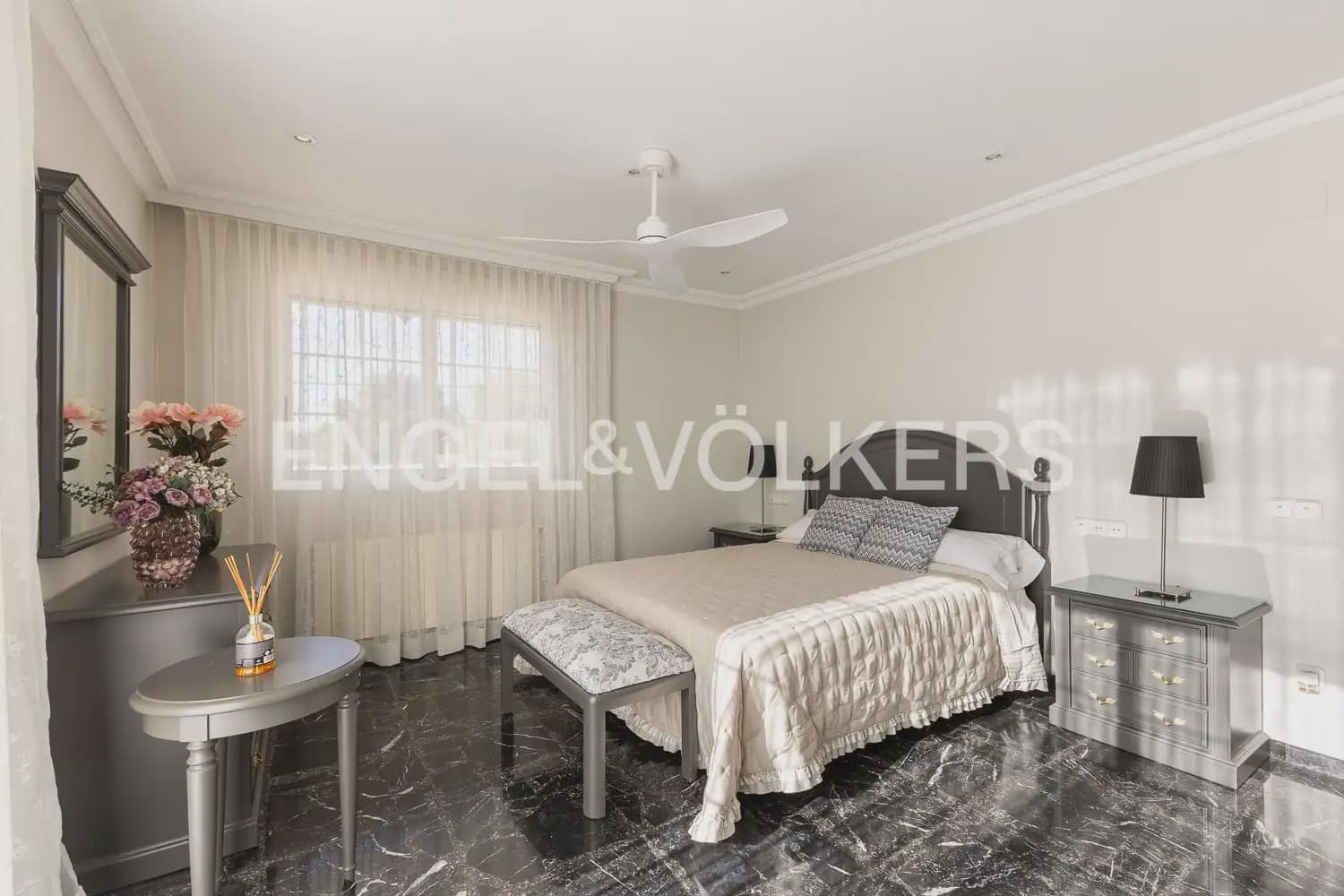 6 bedroom Villa for sale in Serra with pool garage - € 630,000 (Ref: 10156909)
