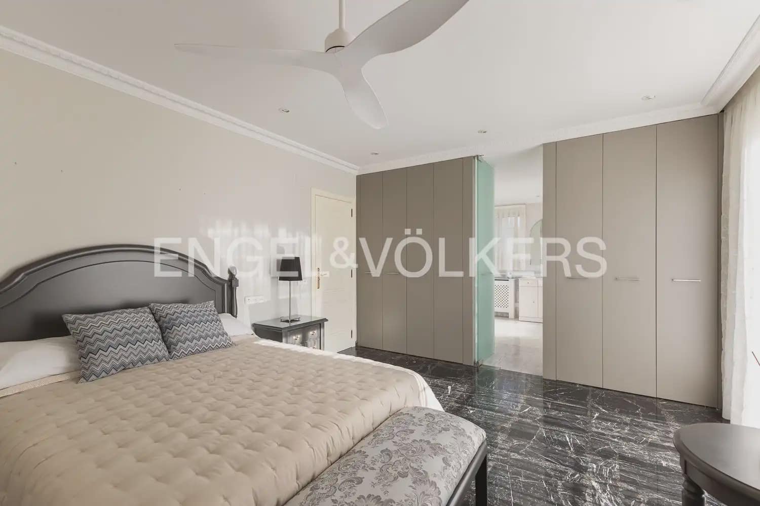 6 bedroom Villa for sale in Serra with pool garage - € 630,000 (Ref: 10156909)