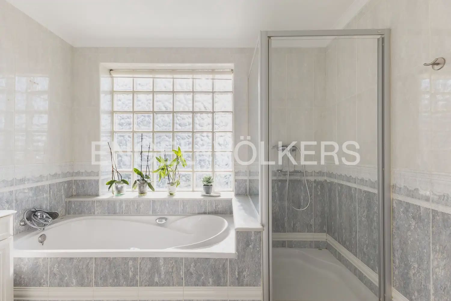 6 bedroom Villa for sale in Serra with pool garage - € 630,000 (Ref: 10156909)