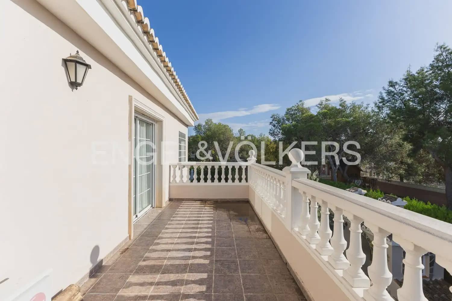 6 bedroom Villa for sale in Serra with pool garage - € 630,000 (Ref: 10156909)
