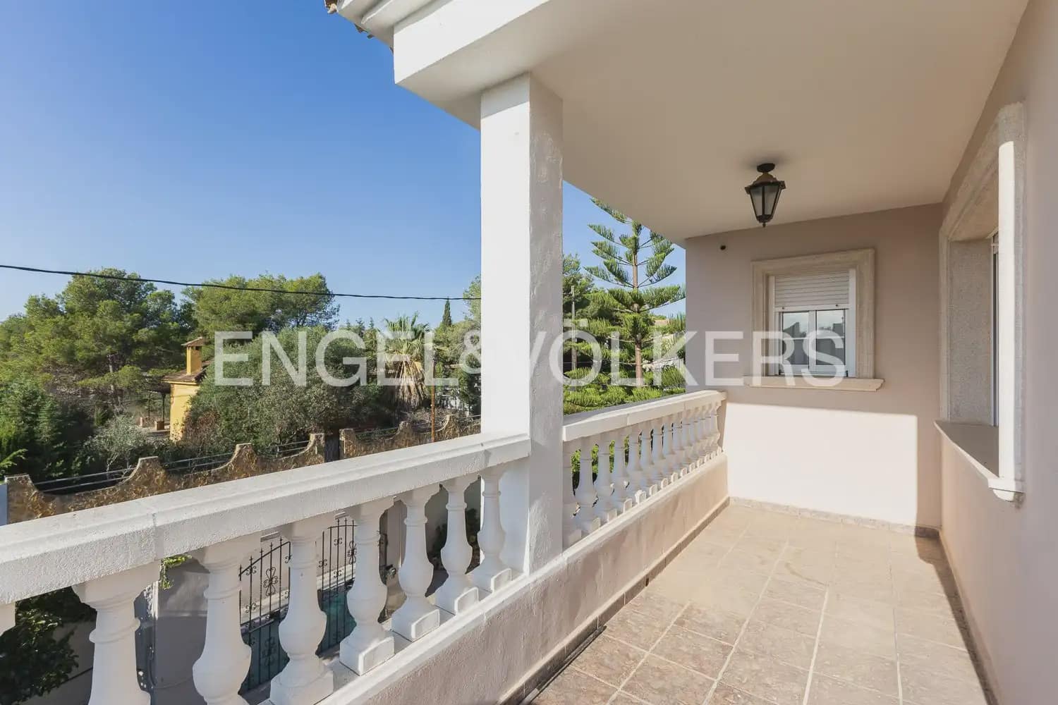 6 bedroom Villa for sale in Serra with pool garage - € 630,000 (Ref: 10156909)