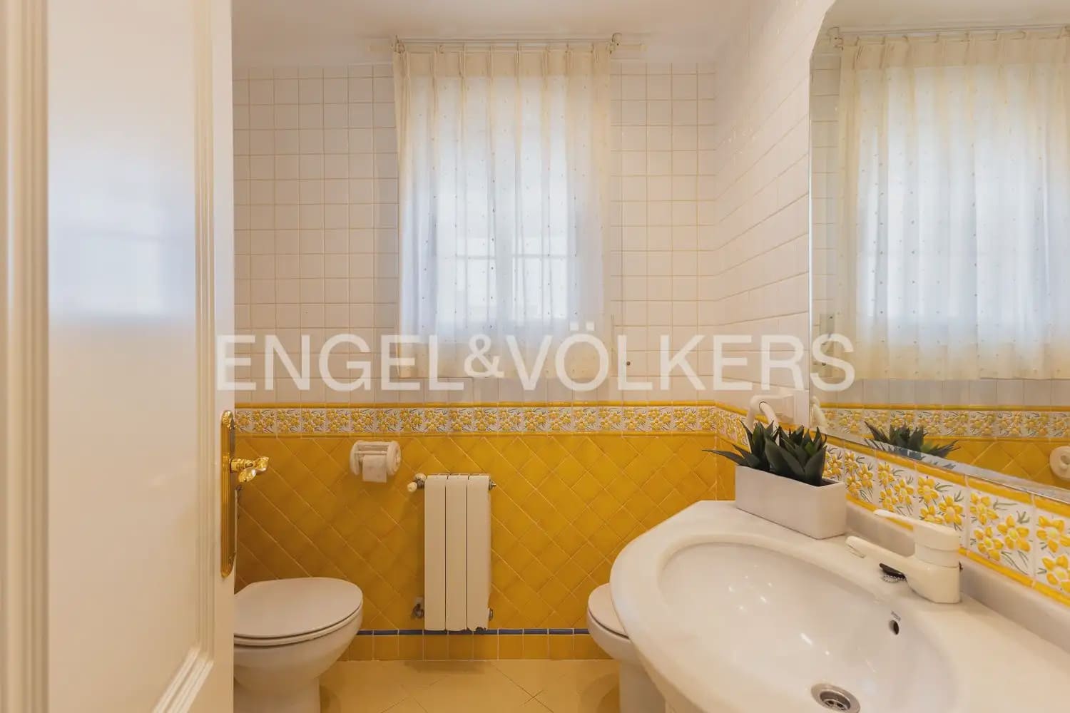 6 bedroom Villa for sale in Serra with pool garage - € 630,000 (Ref: 10156909)