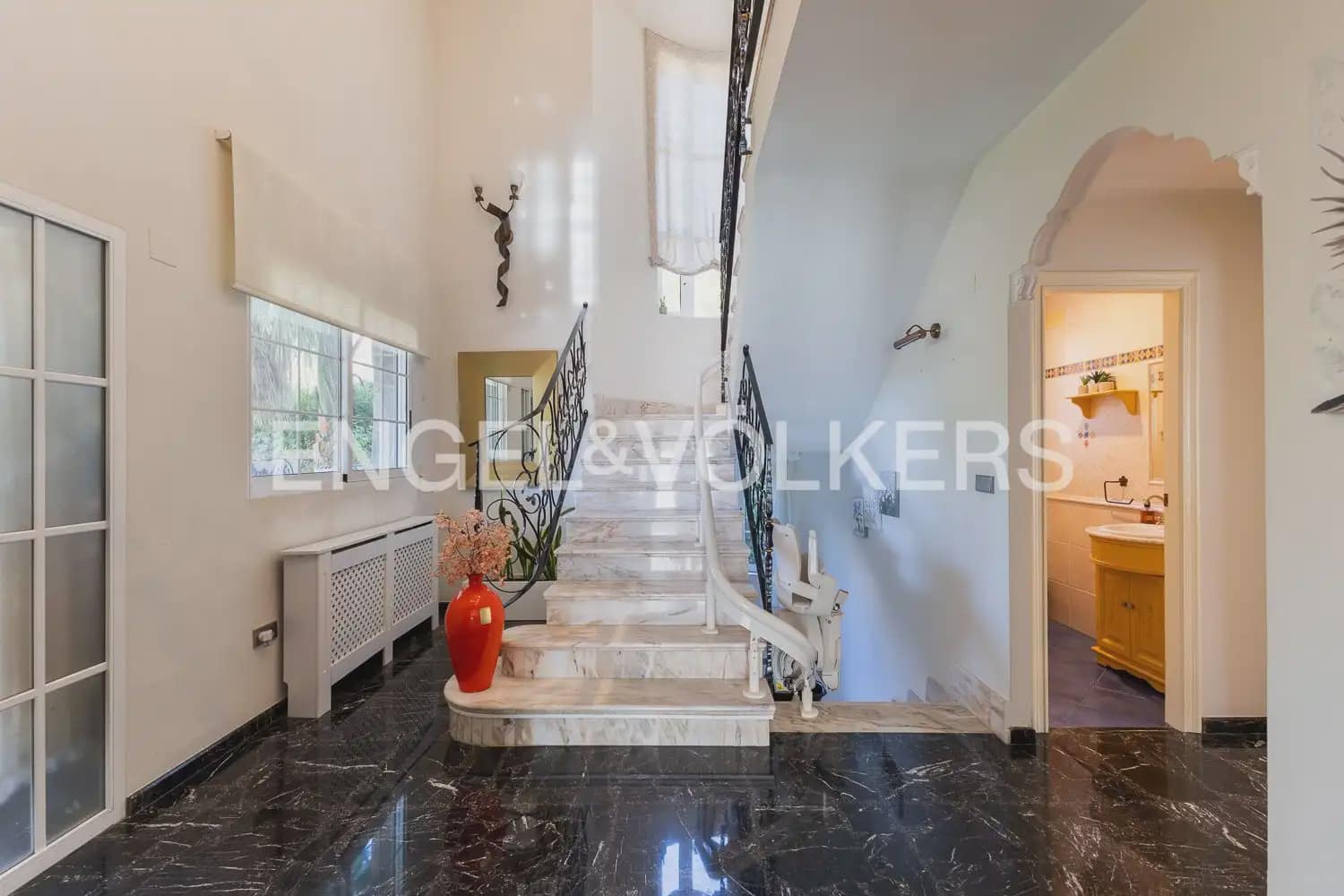 6 bedroom Villa for sale in Serra with pool garage - € 630,000 (Ref: 10156909)