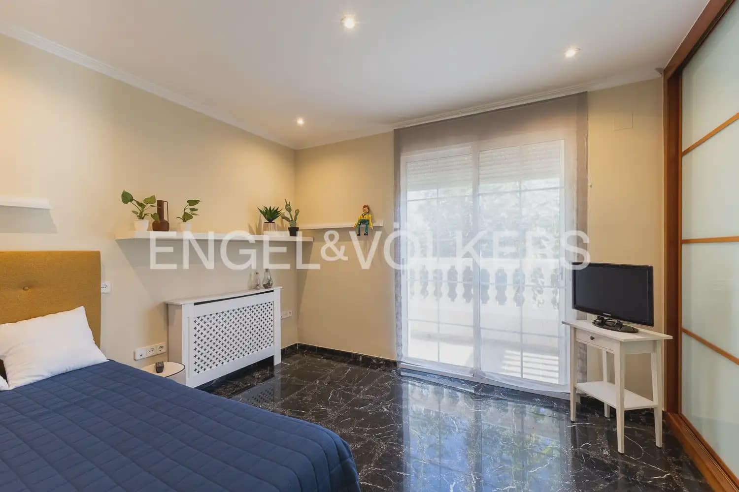 6 bedroom Villa for sale in Serra with pool garage - € 630,000 (Ref: 10156909)