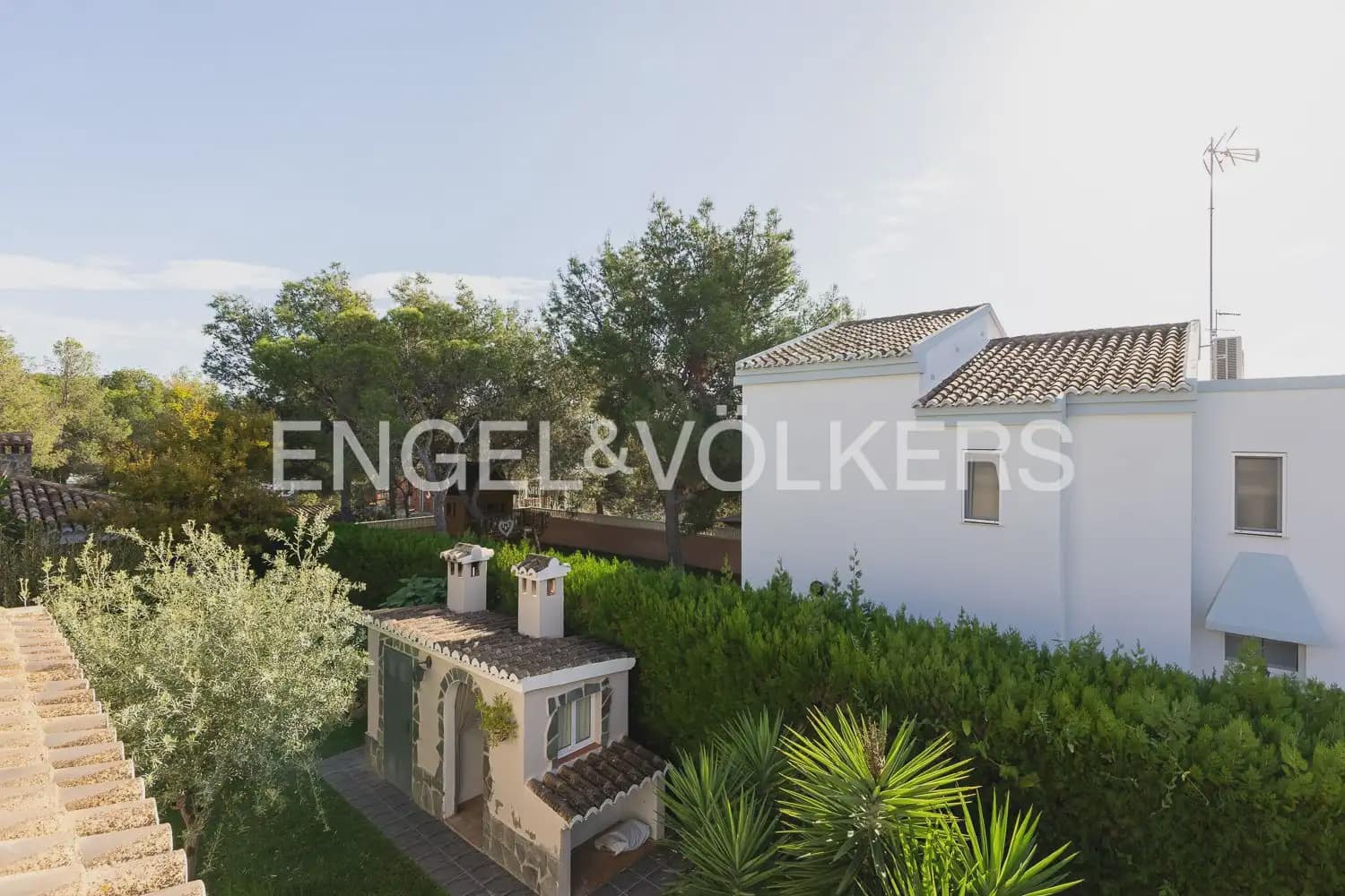 6 bedroom Villa for sale in Serra with pool garage - € 630,000 (Ref: 10156909)