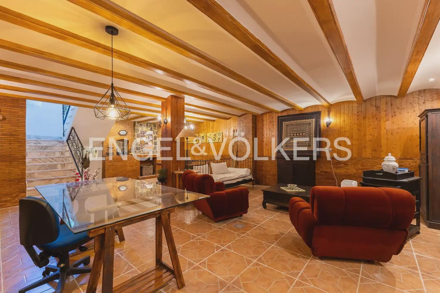 6 bedroom Villa for sale in Serra with pool garage - € 630,000 (Ref: 10156909)