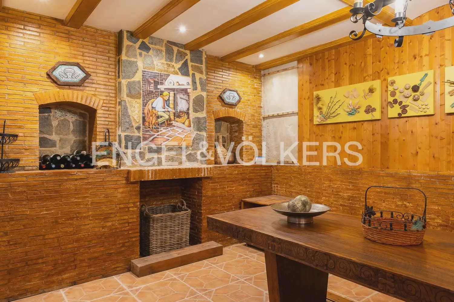 6 bedroom Villa for sale in Serra with pool garage - € 630,000 (Ref: 10156909)