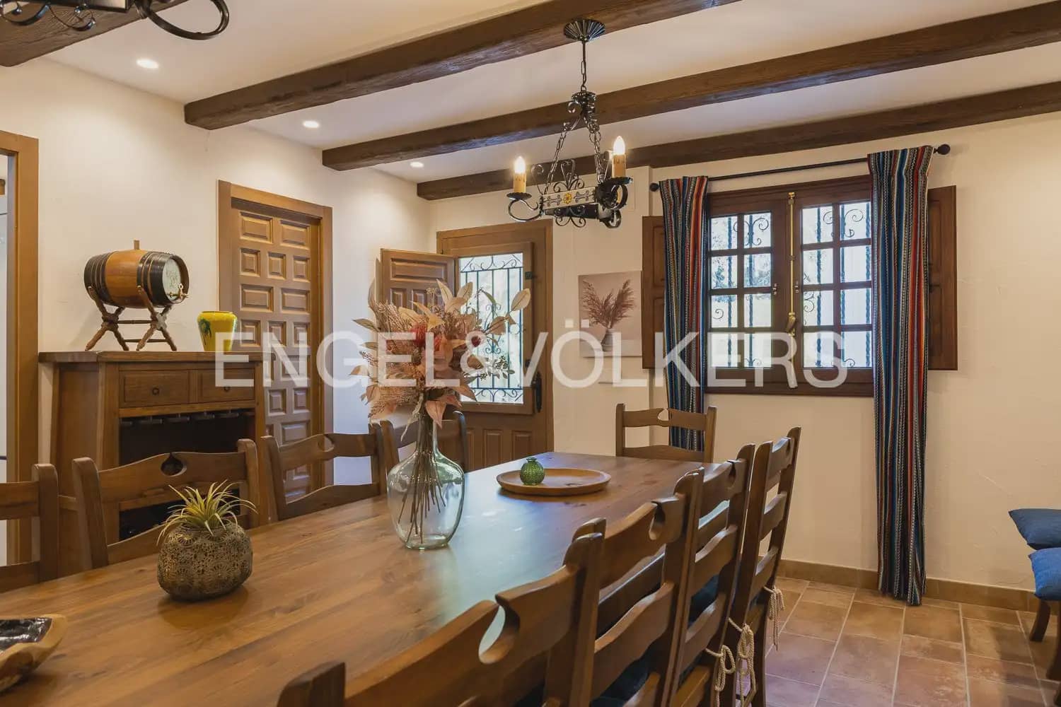 6 bedroom Villa for sale in Serra with pool garage - € 630,000 (Ref: 10156909)
