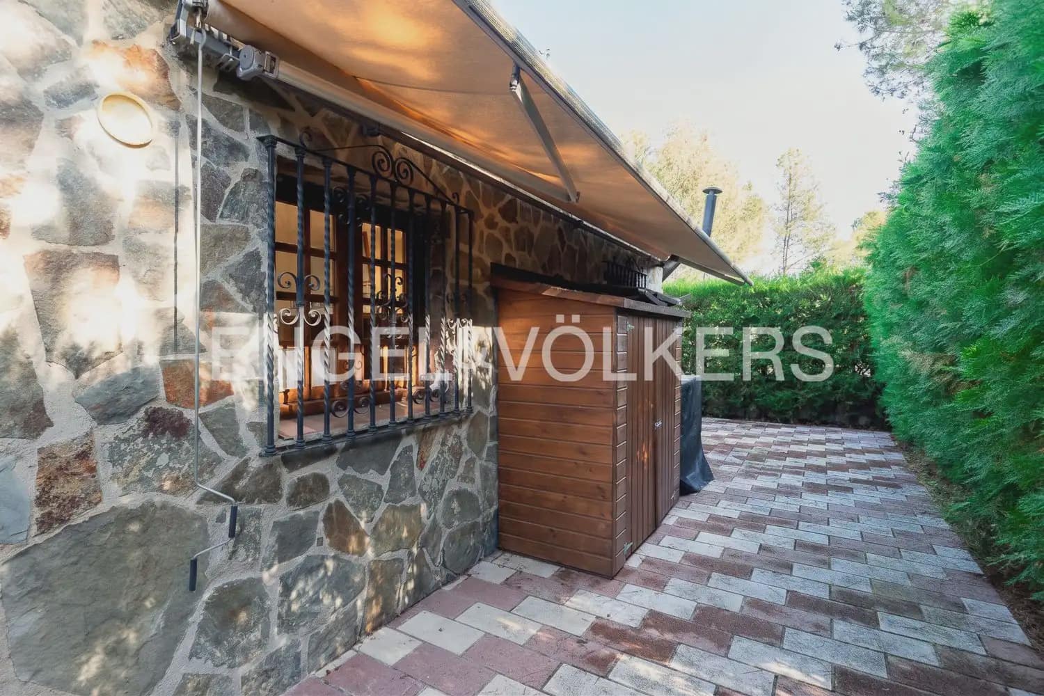 6 bedroom Villa for sale in Serra with pool garage - € 630,000 (Ref: 10156909)