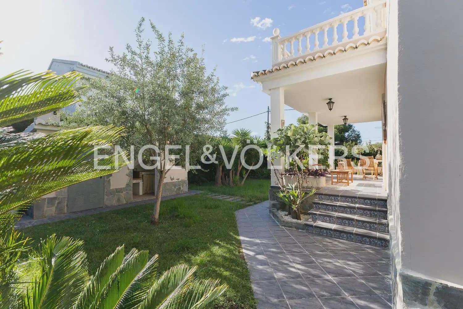 6 bedroom Villa for sale in Serra with pool garage - € 630,000 (Ref: 10156909)