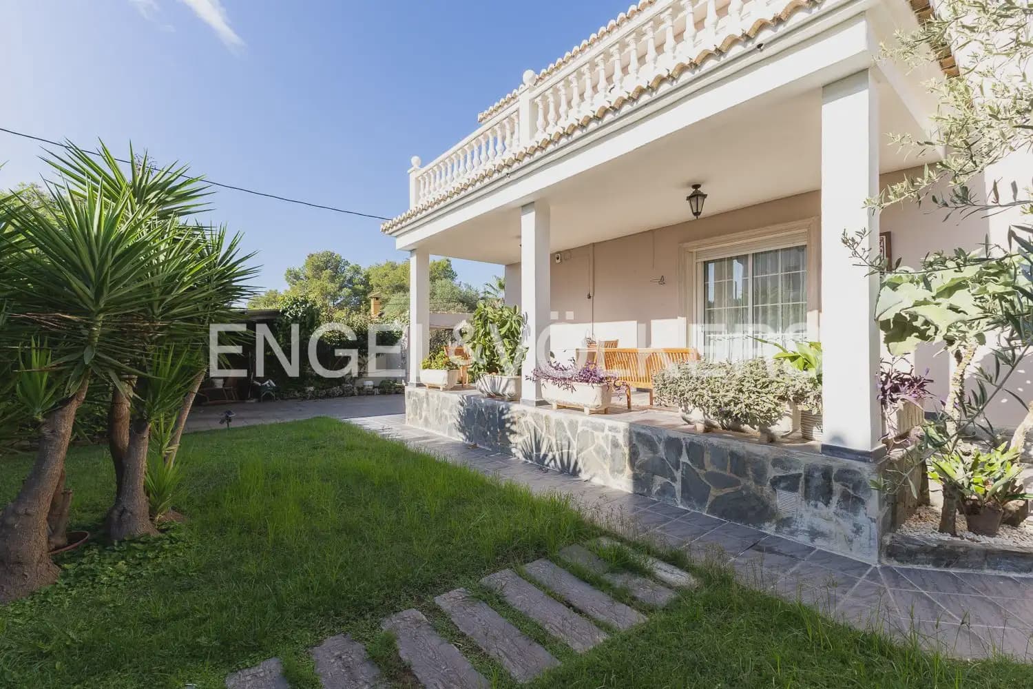 6 bedroom Villa for sale in Serra with pool garage - € 630,000 (Ref: 10156909)