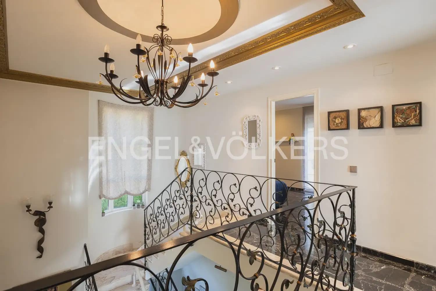 6 bedroom Villa for sale in Serra with pool garage - € 630,000 (Ref: 10156909)