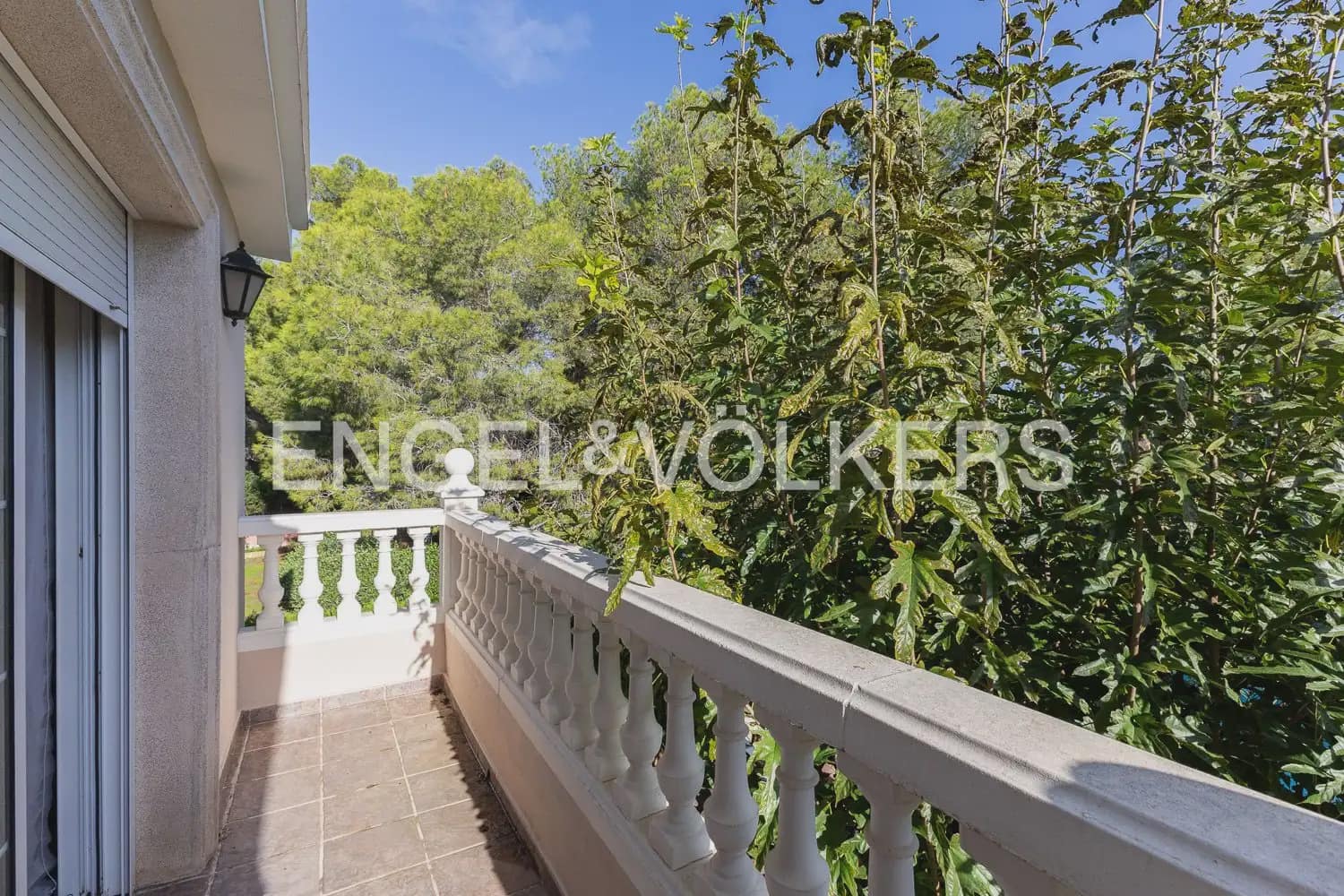 6 bedroom Villa for sale in Serra with pool garage - € 630,000 (Ref: 10156909)