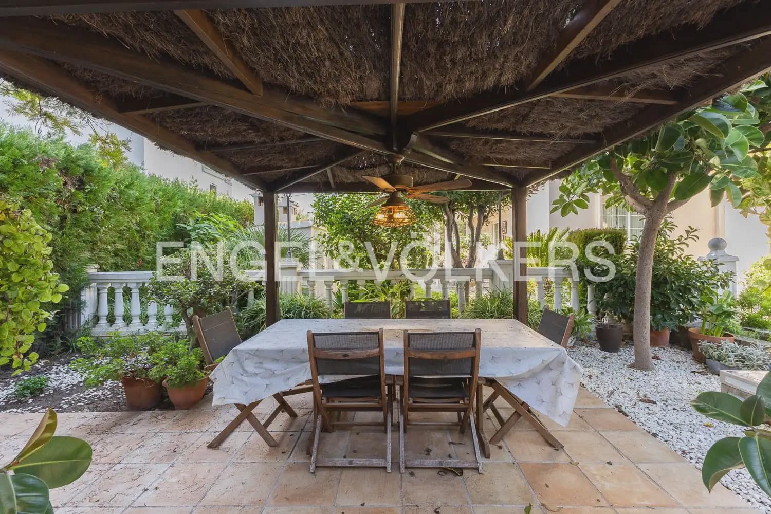 6 bedroom Villa for sale in Serra with pool garage - € 630,000 (Ref: 10156909)