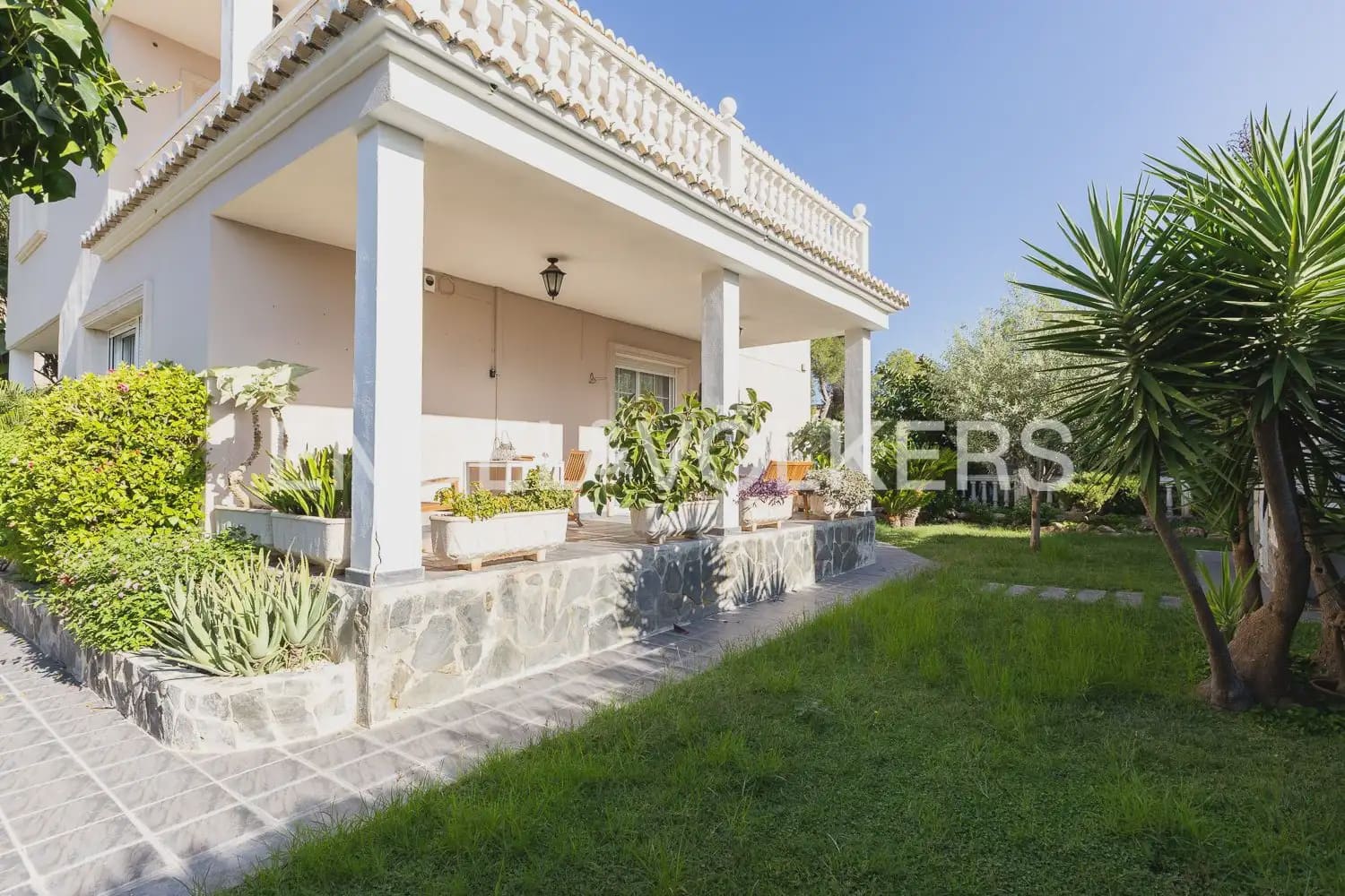 6 bedroom Villa for sale in Serra with pool garage - € 630,000 (Ref: 10156909)