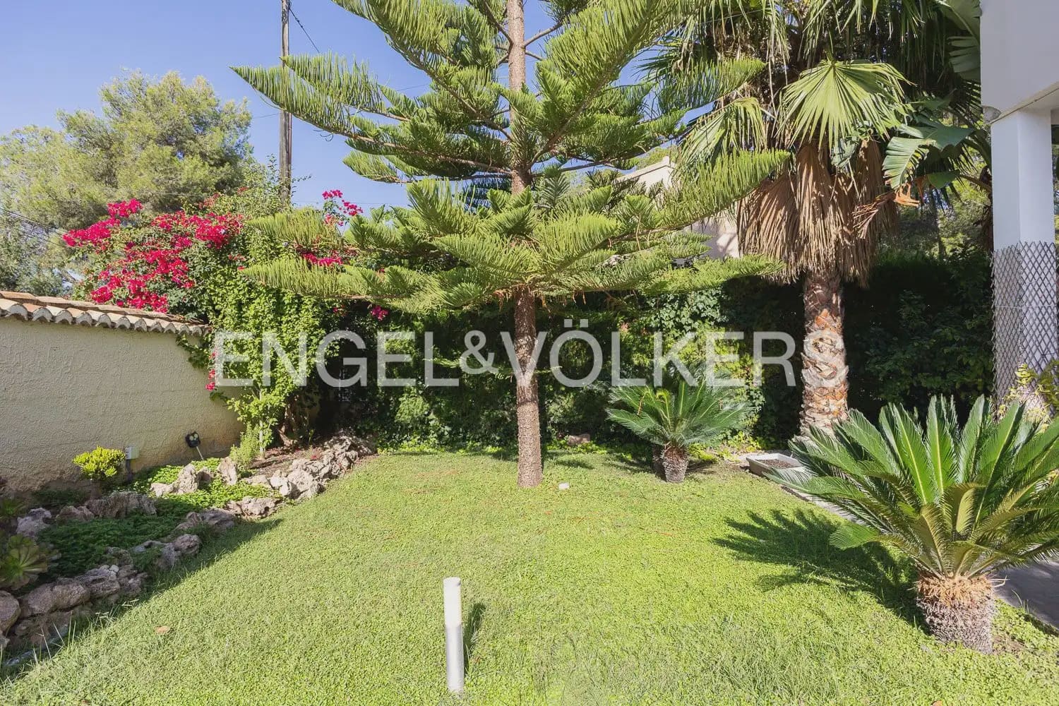 6 bedroom Villa for sale in Serra with pool garage - € 630,000 (Ref: 10156909)