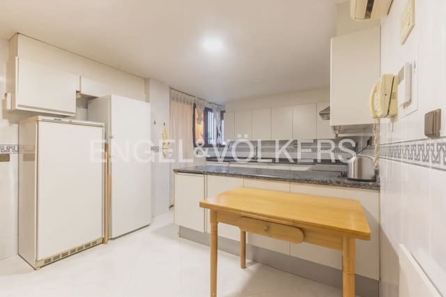 5 soveværelse Lejlighed til salg i Exposicio, Valencia by med garage - € 860.000 (Ref: 10158651)
