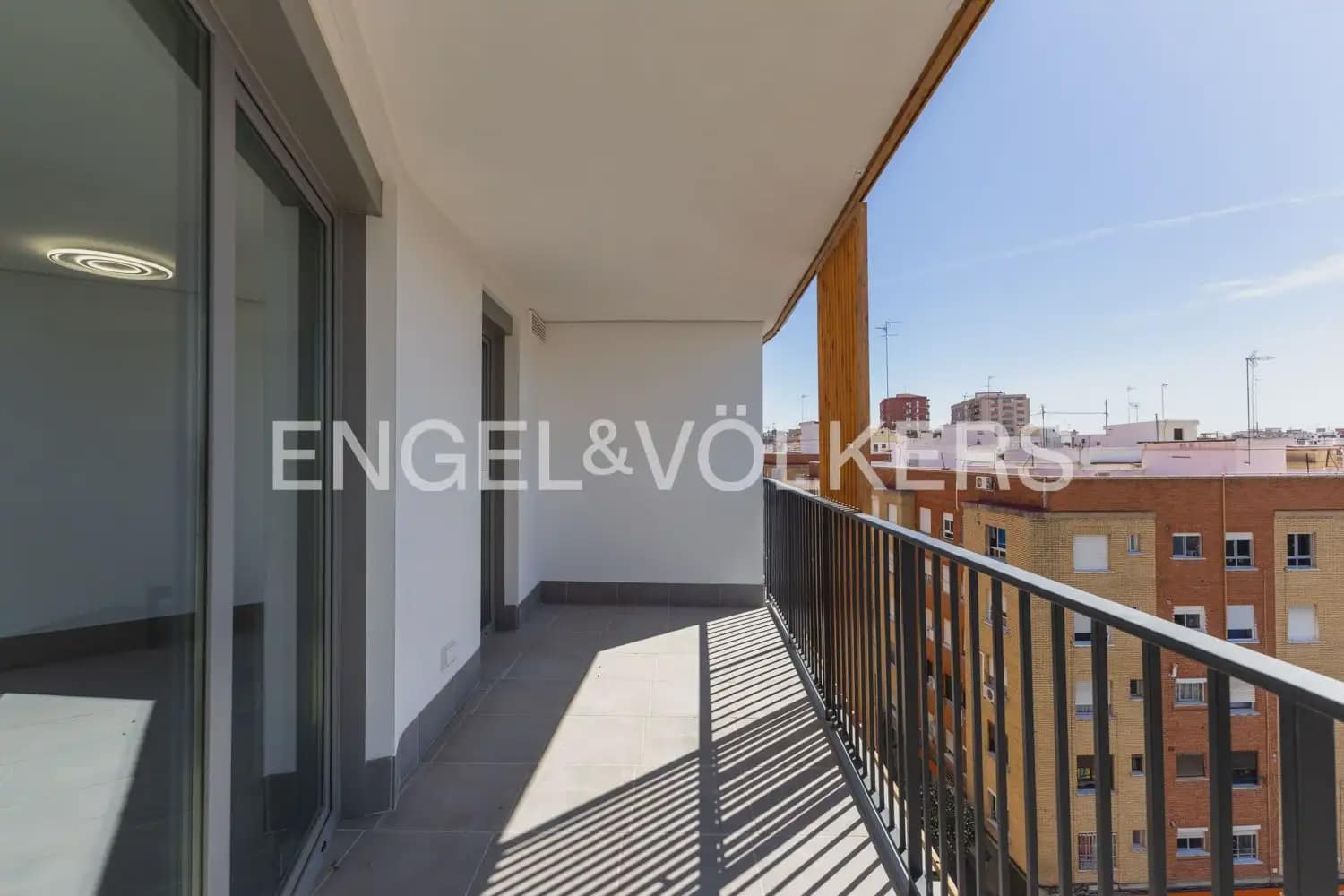 3 sovrum Lägenhet att hyra i Valencia stad med garage - 1 600 € (Ref: 10158749)