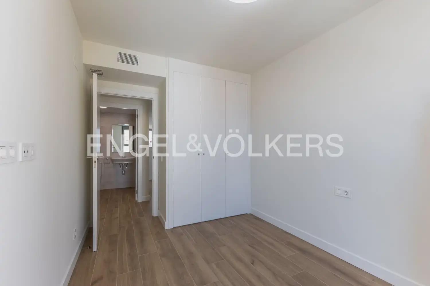 3 sovrum Lägenhet att hyra i Valencia stad med garage - 1 600 € (Ref: 10158749)