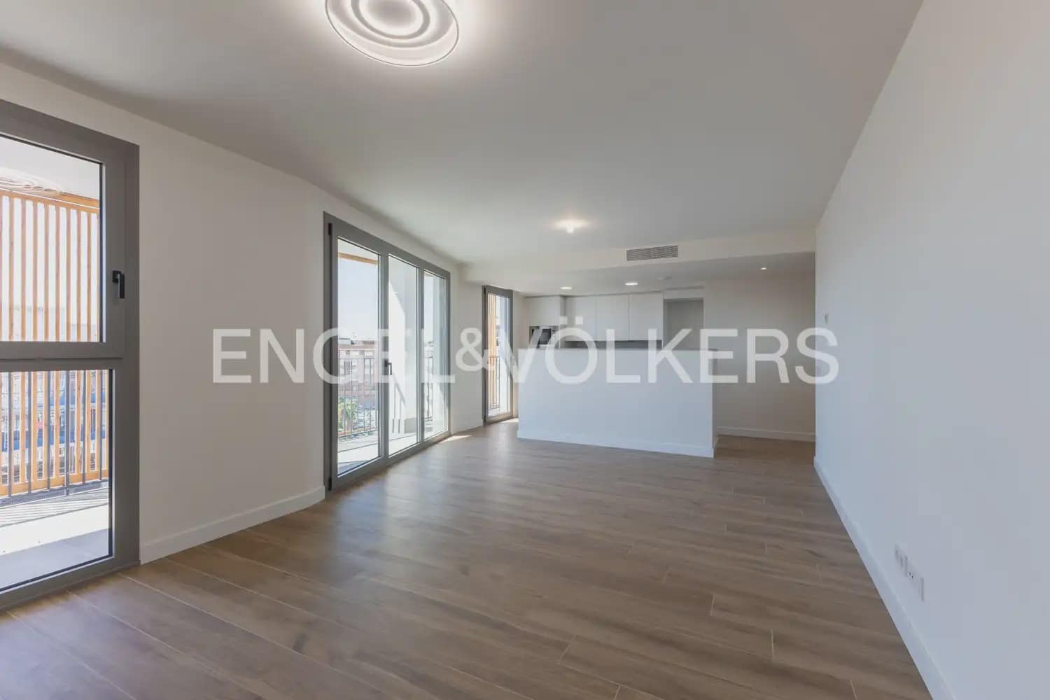 3 sovrum Lägenhet att hyra i Valencia stad med garage - 1 600 € (Ref: 10158749)