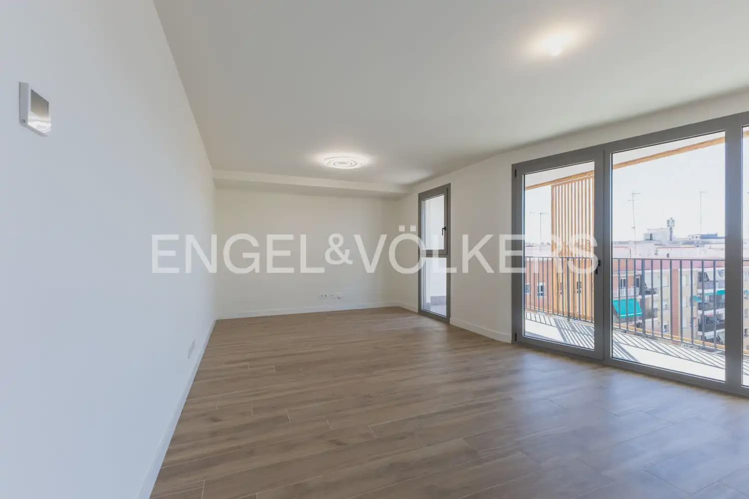 3 sovrum Lägenhet att hyra i Valencia stad med garage - 1 600 € (Ref: 10158749)