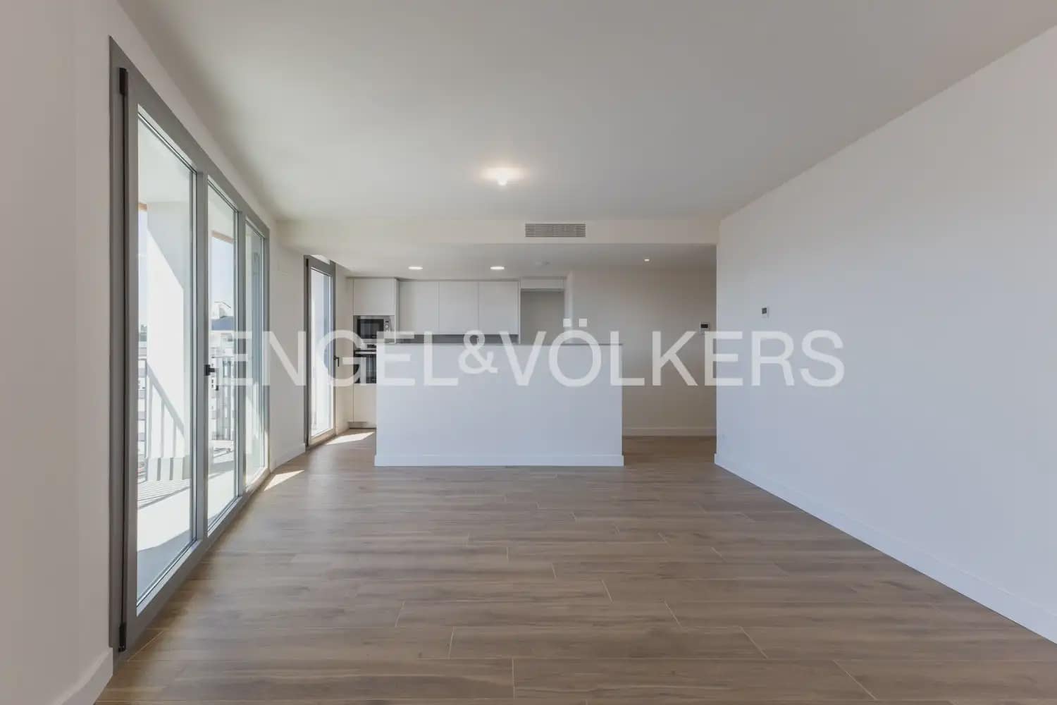 3 sovrum Lägenhet att hyra i Valencia stad med garage - 1 600 € (Ref: 10158749)