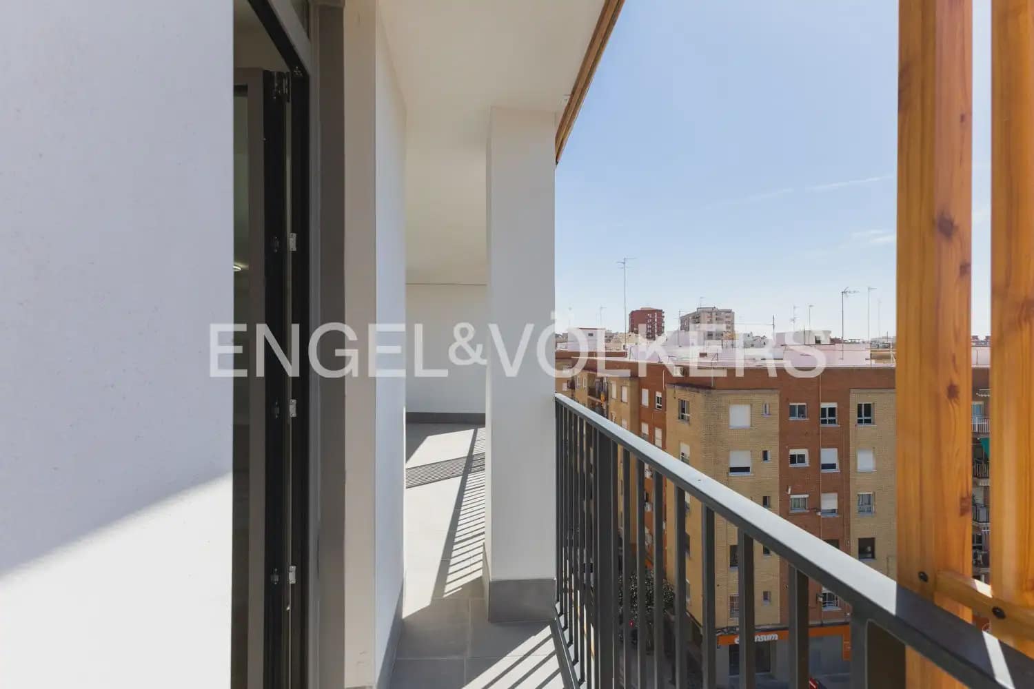 3 sovrum Lägenhet att hyra i Valencia stad med garage - 1 600 € (Ref: 10158749)