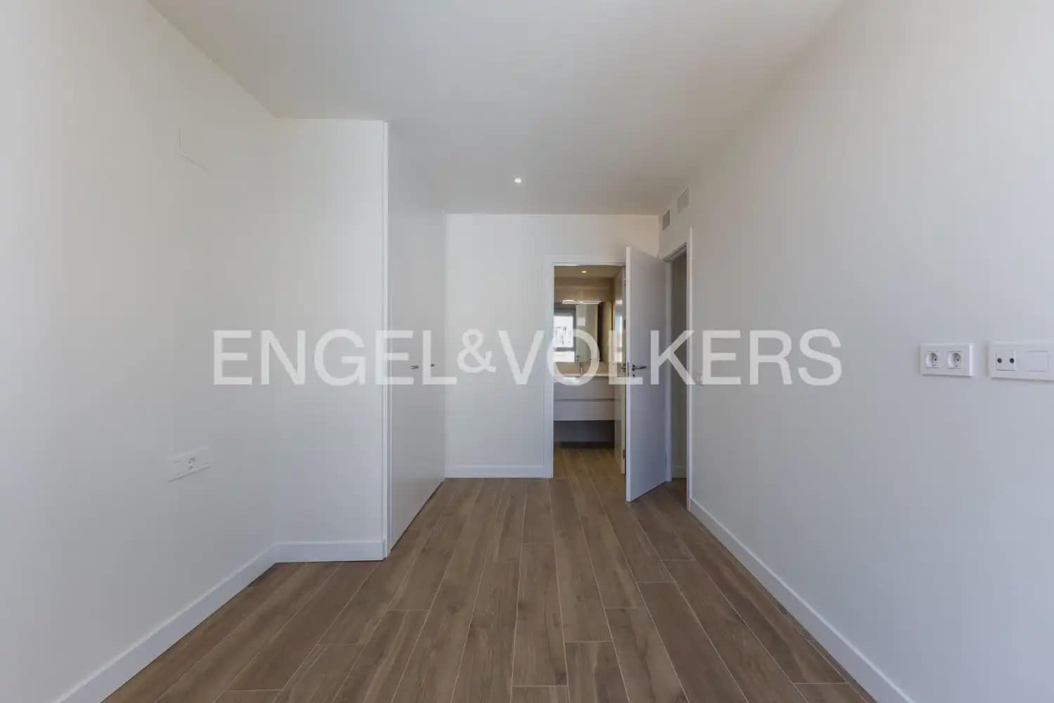 3 sovrum Lägenhet att hyra i Valencia stad med garage - 1 600 € (Ref: 10158749)
