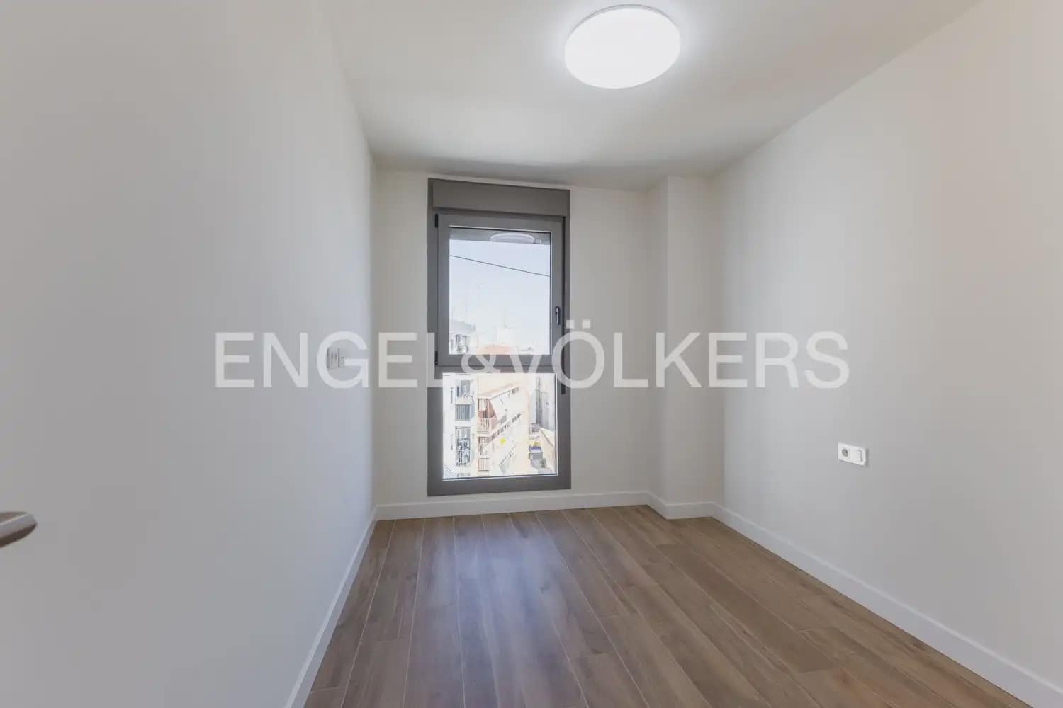 3 sovrum Lägenhet att hyra i Valencia stad med garage - 1 600 € (Ref: 10158749)