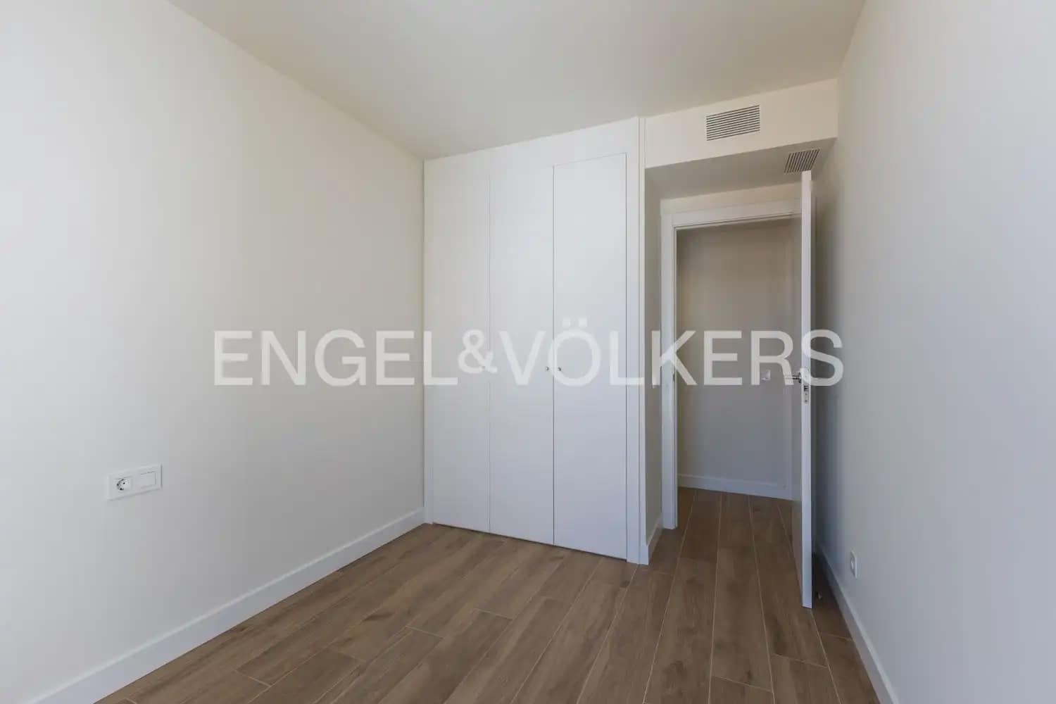 3 sovrum Lägenhet att hyra i Valencia stad med garage - 1 600 € (Ref: 10158749)