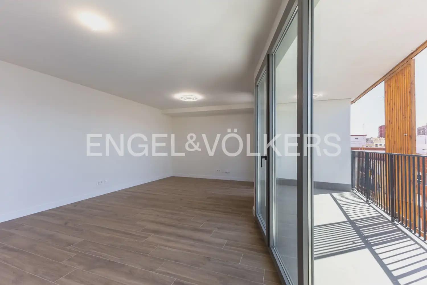 3 sovrum Lägenhet att hyra i Valencia stad med garage - 1 600 € (Ref: 10158749)