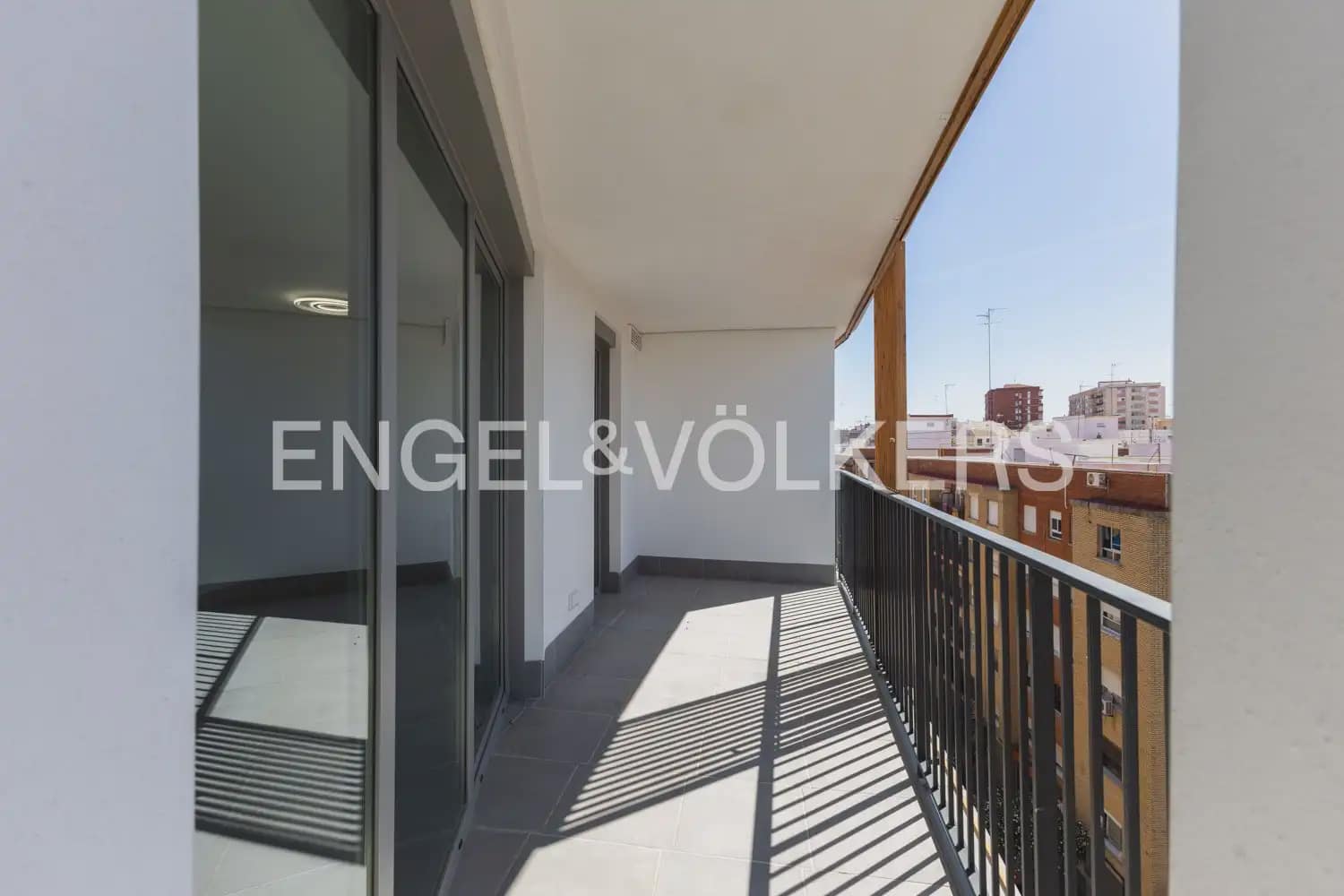 3 sovrum Lägenhet att hyra i Valencia stad med garage - 1 600 € (Ref: 10158749)
