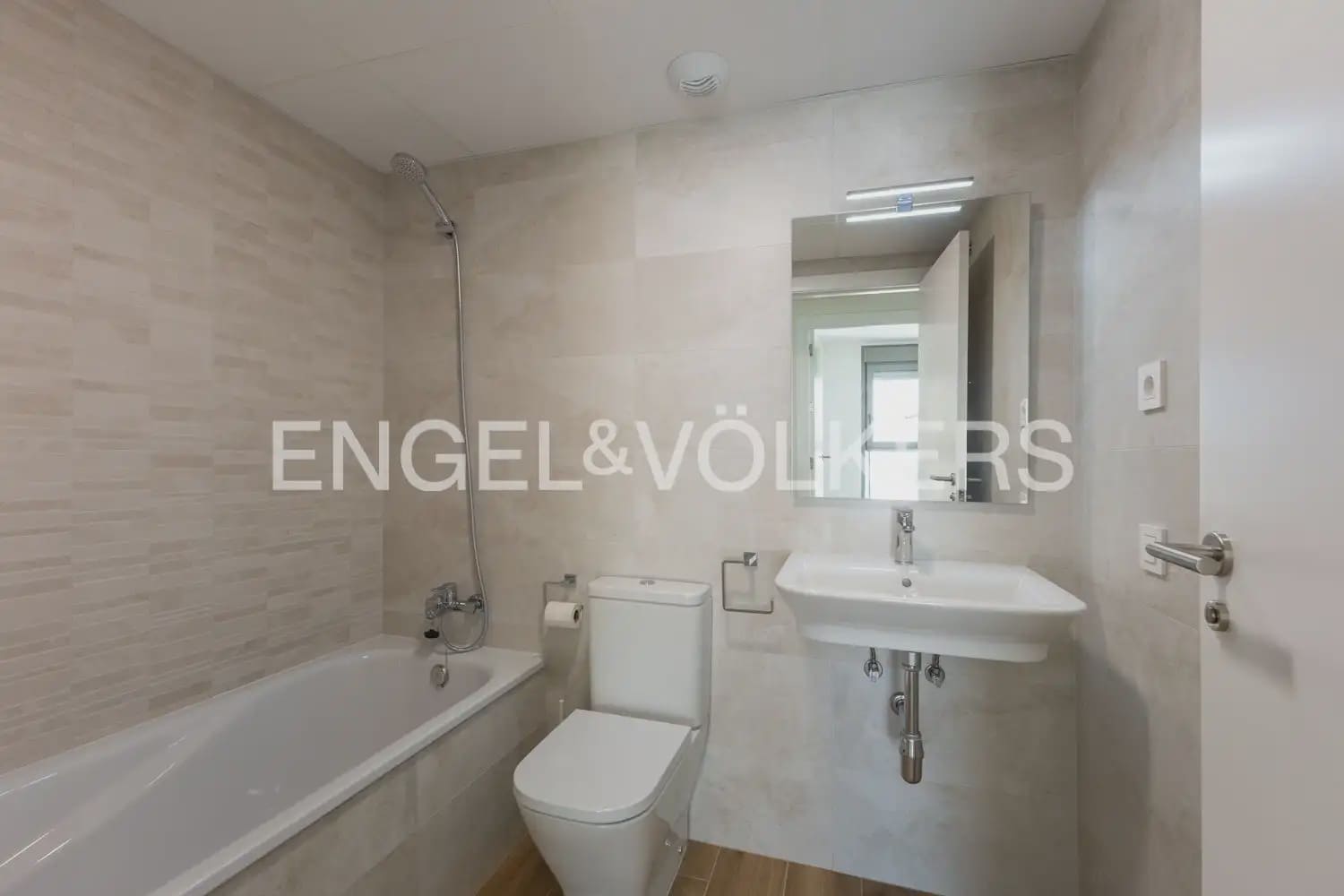 3 sovrum Lägenhet att hyra i Valencia stad med garage - 1 600 € (Ref: 10158749)