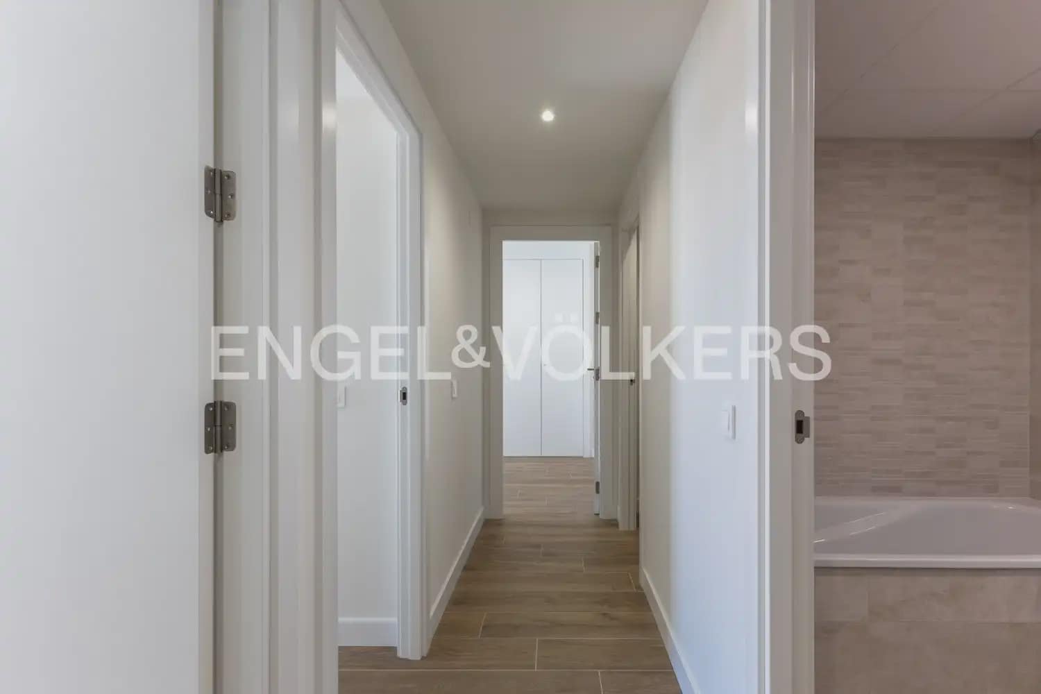 3 sovrum Lägenhet att hyra i Valencia stad med garage - 1 600 € (Ref: 10158749)
