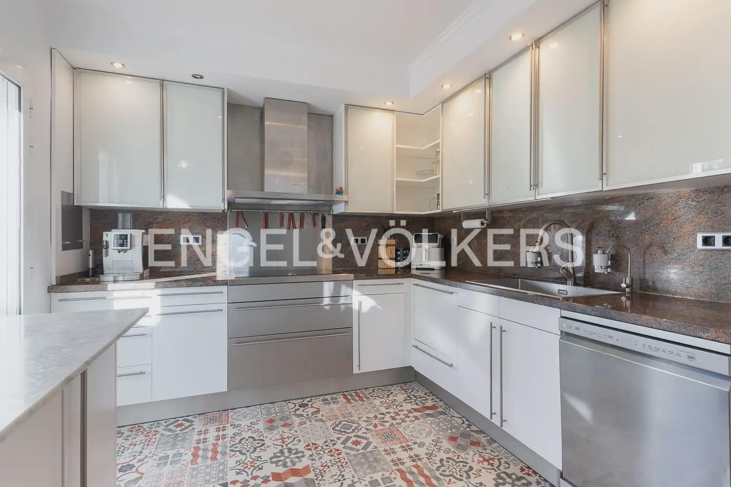 5 sypialnia Finka/Dom wiejski na sprzedaż w Pedreguer z basenem garażem - 1 495 000 € (Ref: 10159892)