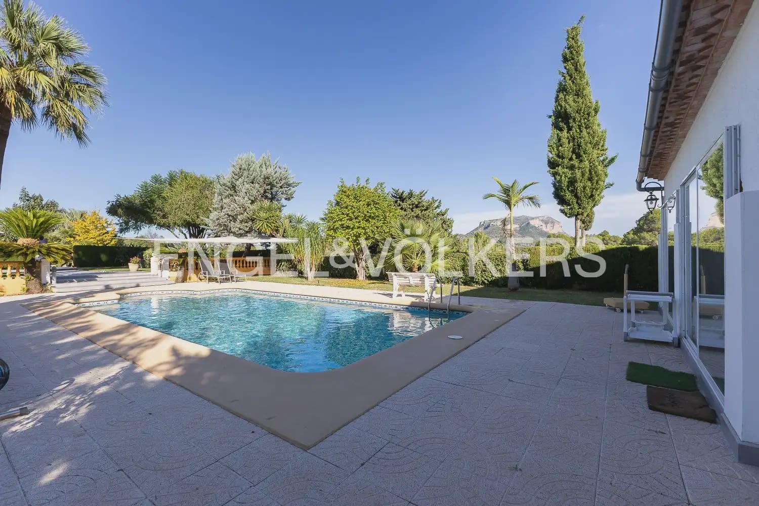 5 sypialnia Finka/Dom wiejski na sprzedaż w Pedreguer z basenem garażem - 1 495 000 € (Ref: 10159892)