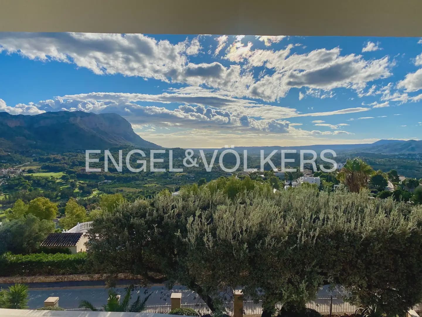 5 slaapkamer Villa te koop in Pedreguer met zwembad - € 1.490.000 (Ref: 10159894)