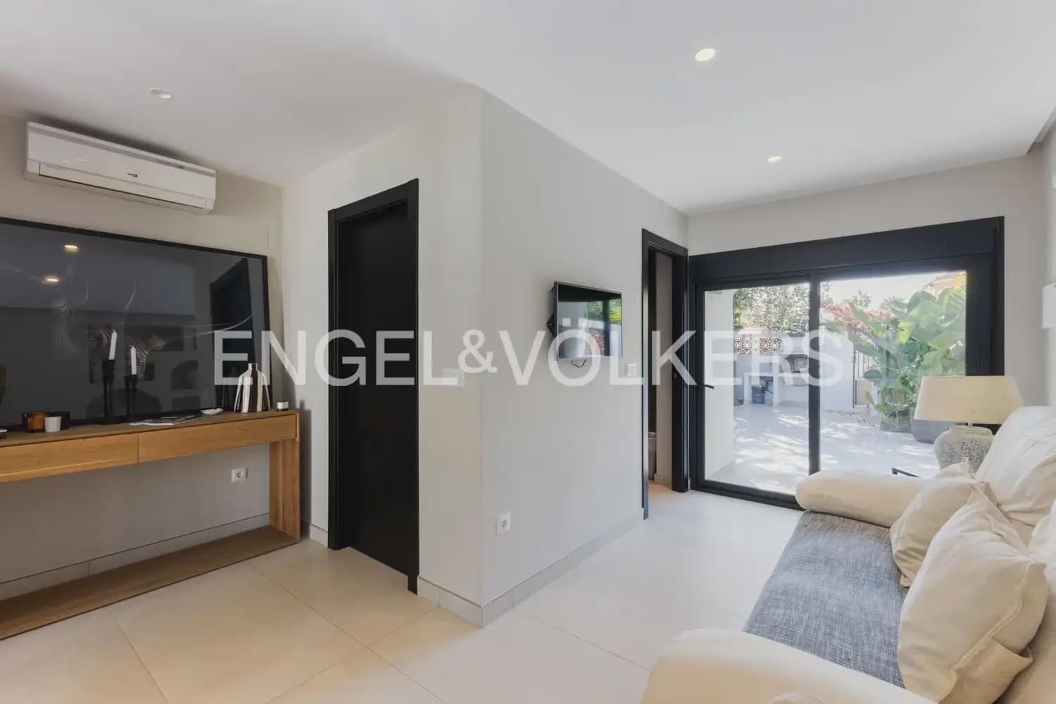 1 bedroom Beach Apartment for rent in Denia - € 1,050 (Ref: 10160035)
