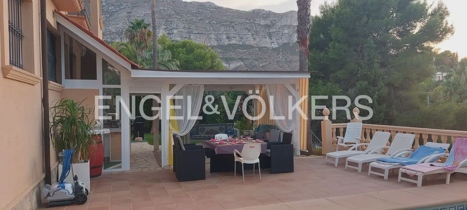 6 slaapkamer Villa te koop in Denia met zwembad garage - € 740.000 (Ref: 10160036)