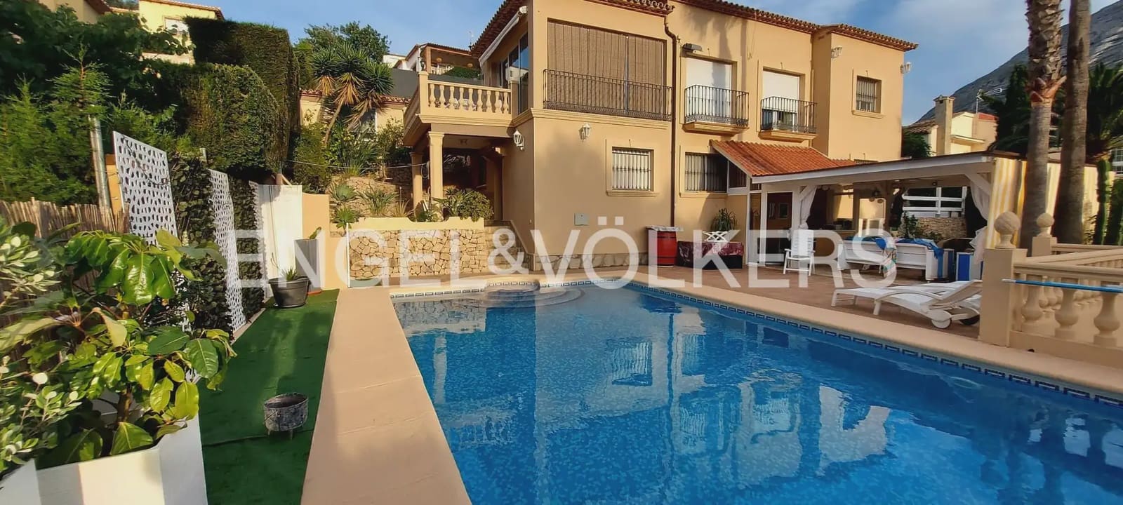 6 slaapkamer Villa te koop in Denia met zwembad garage - € 740.000 (Ref: 10160036)