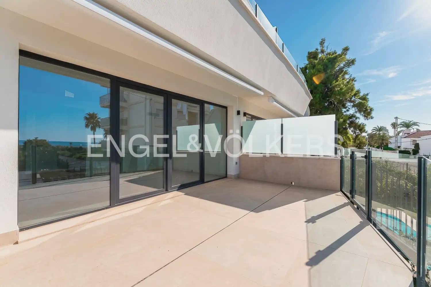 3 soveværelse Strandlejlighed til salg i Denia med swimmingpool garage - € 750.000 (Ref: 10160037)